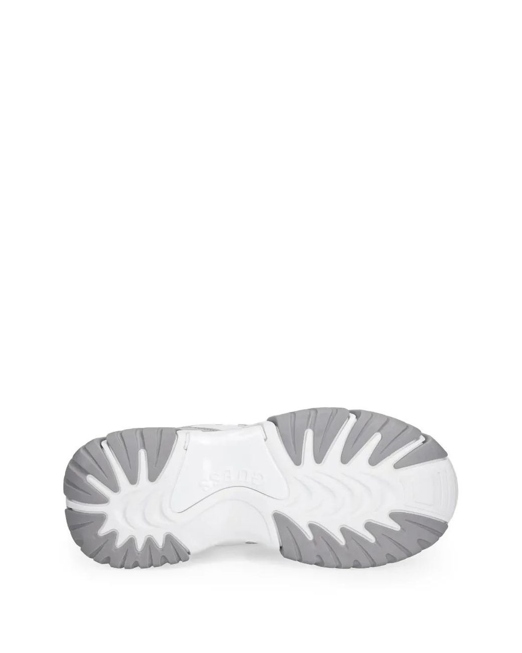 Guess White Baskets À Patch Logo