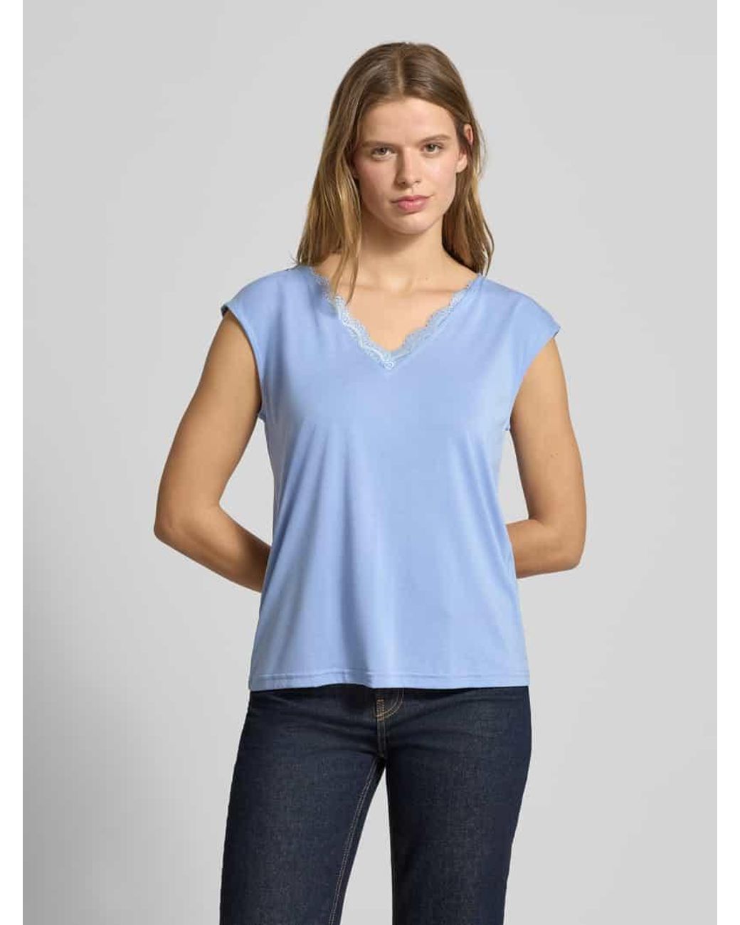 Pieces Blue Relaxed Fit T-Shirt aus Modal-Mix Modell 'KAMALA LACE'