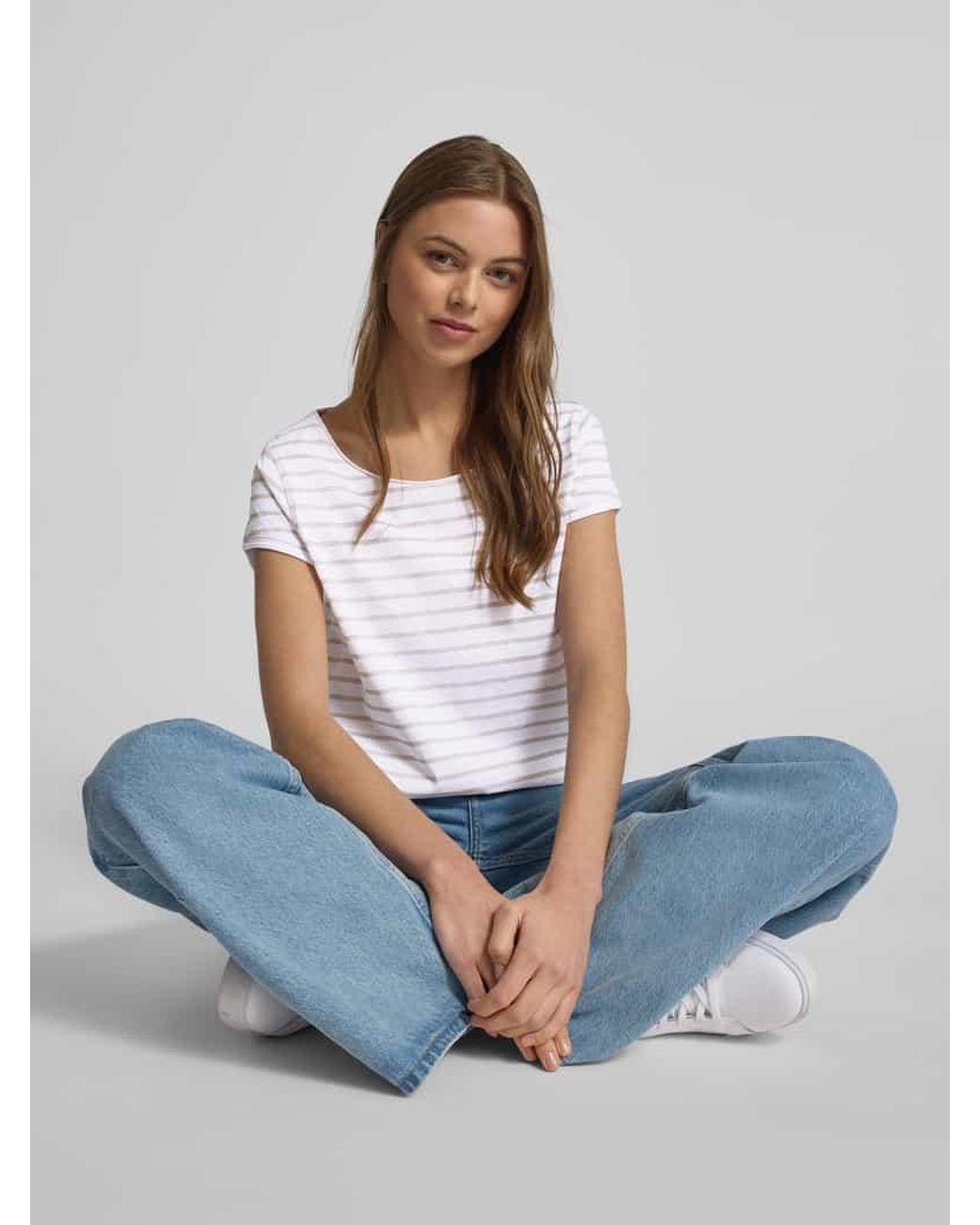 Christian Berg Women White T-Shirt mit Kappärmeln