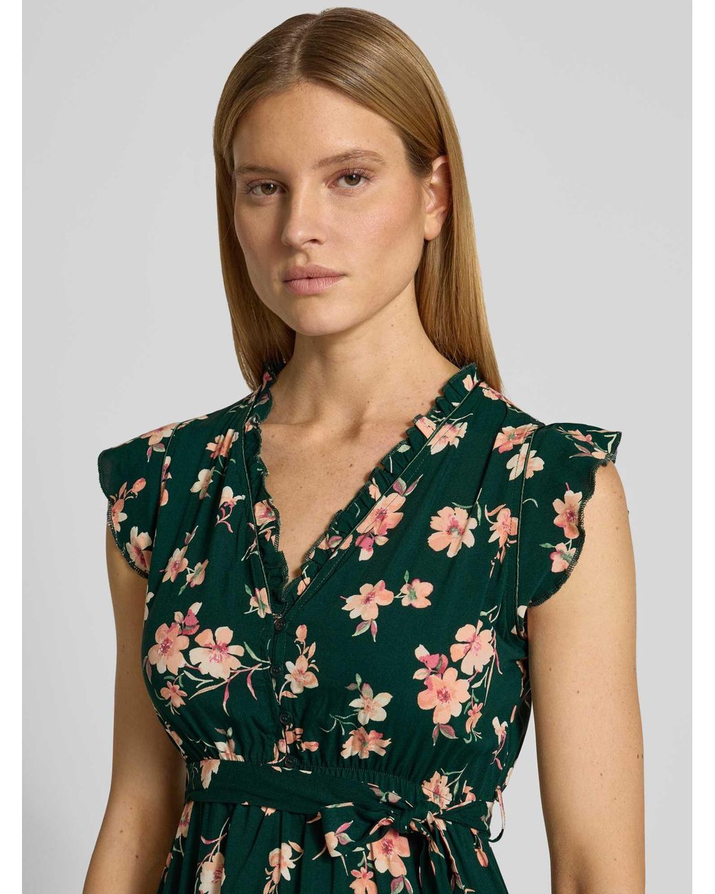 Apricot Jurk Van Viscose Met Strikceintuur En Volantzoom in het Green