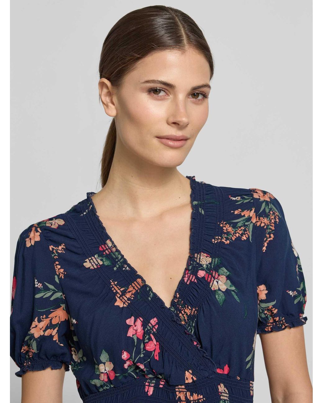 Apricot Regular Fit Maxi-Jurk Van Pure Viscose Met V-Hals in het Blue