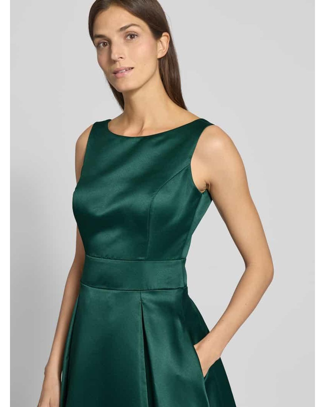 TROYDEN COLLECTION Green Abendkleid mit Rundhalsausschnitt