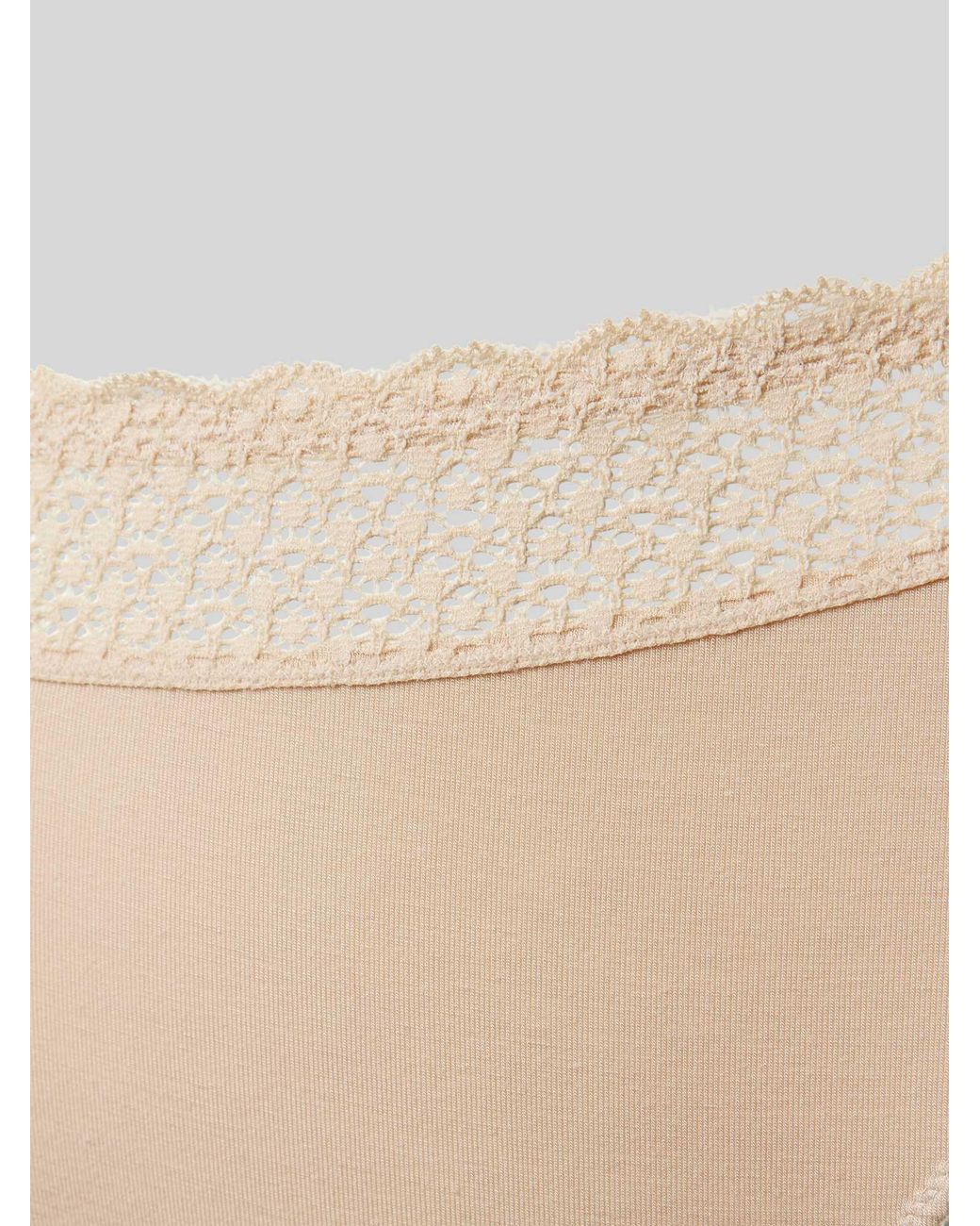 Triumph String Met Kantgarnering in het Natural