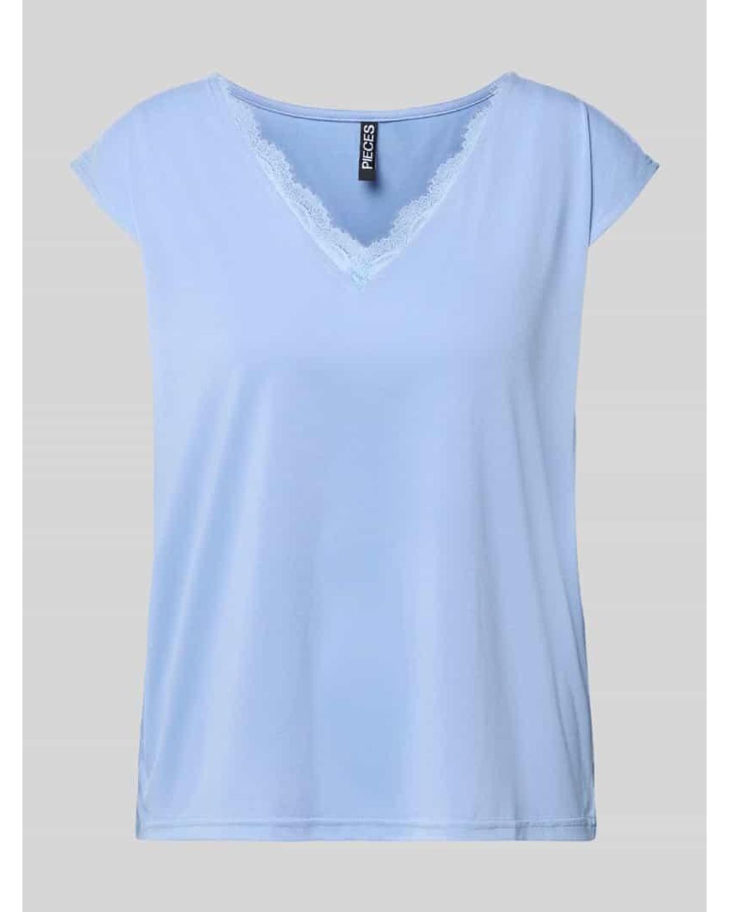 Pieces Blue Relaxed Fit T-Shirt aus Modal-Mix Modell 'KAMALA LACE'