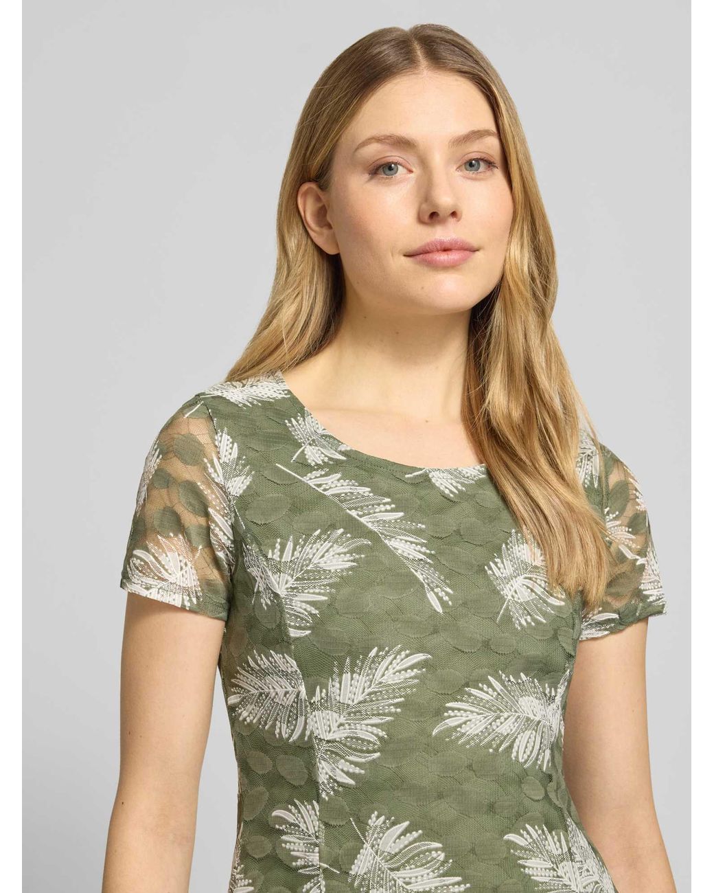 Apricot Knie-Lange Jurk Met Ronde Hals in het Green