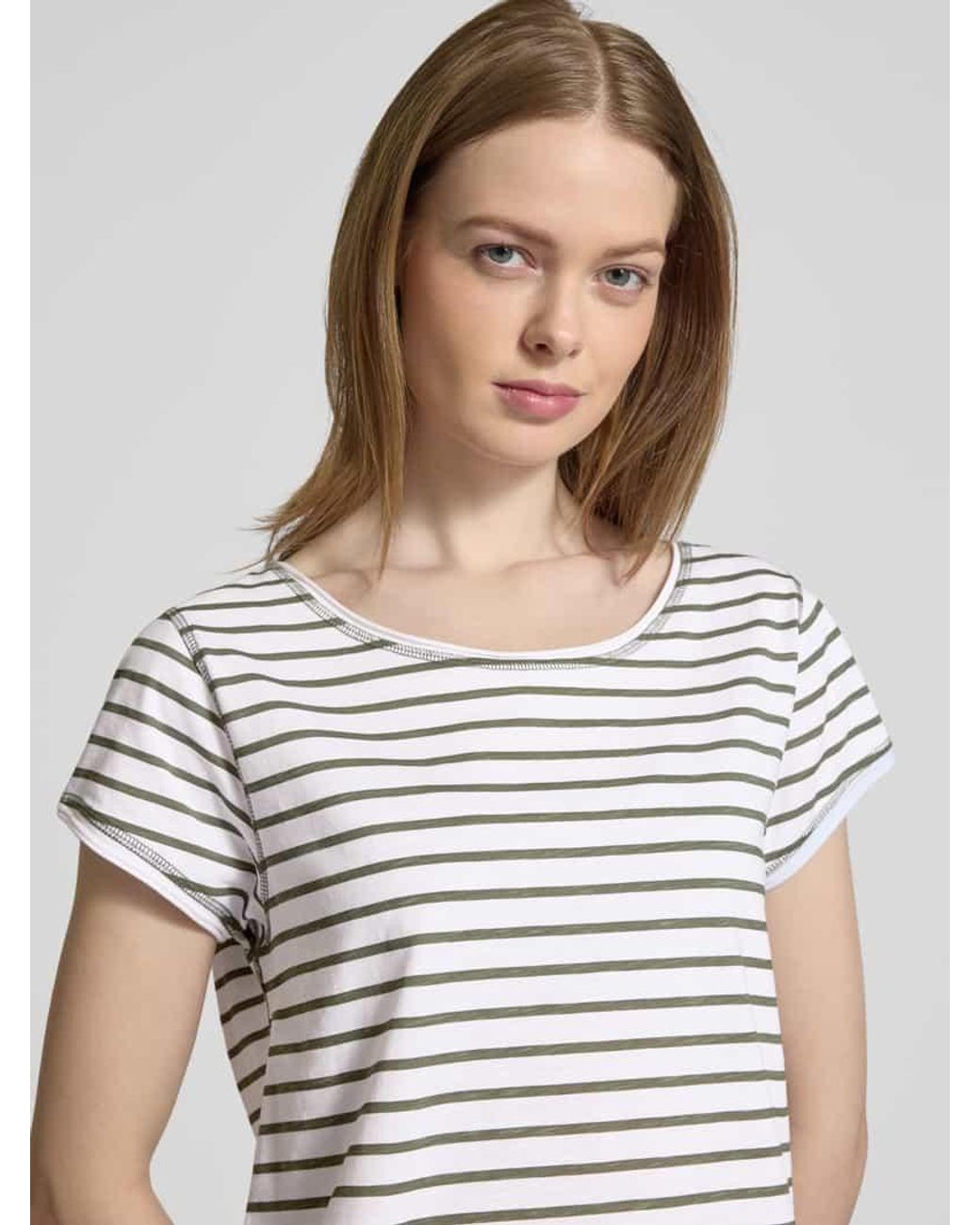 Christian Berg Women Gray T-Shirt mit Kappärmeln