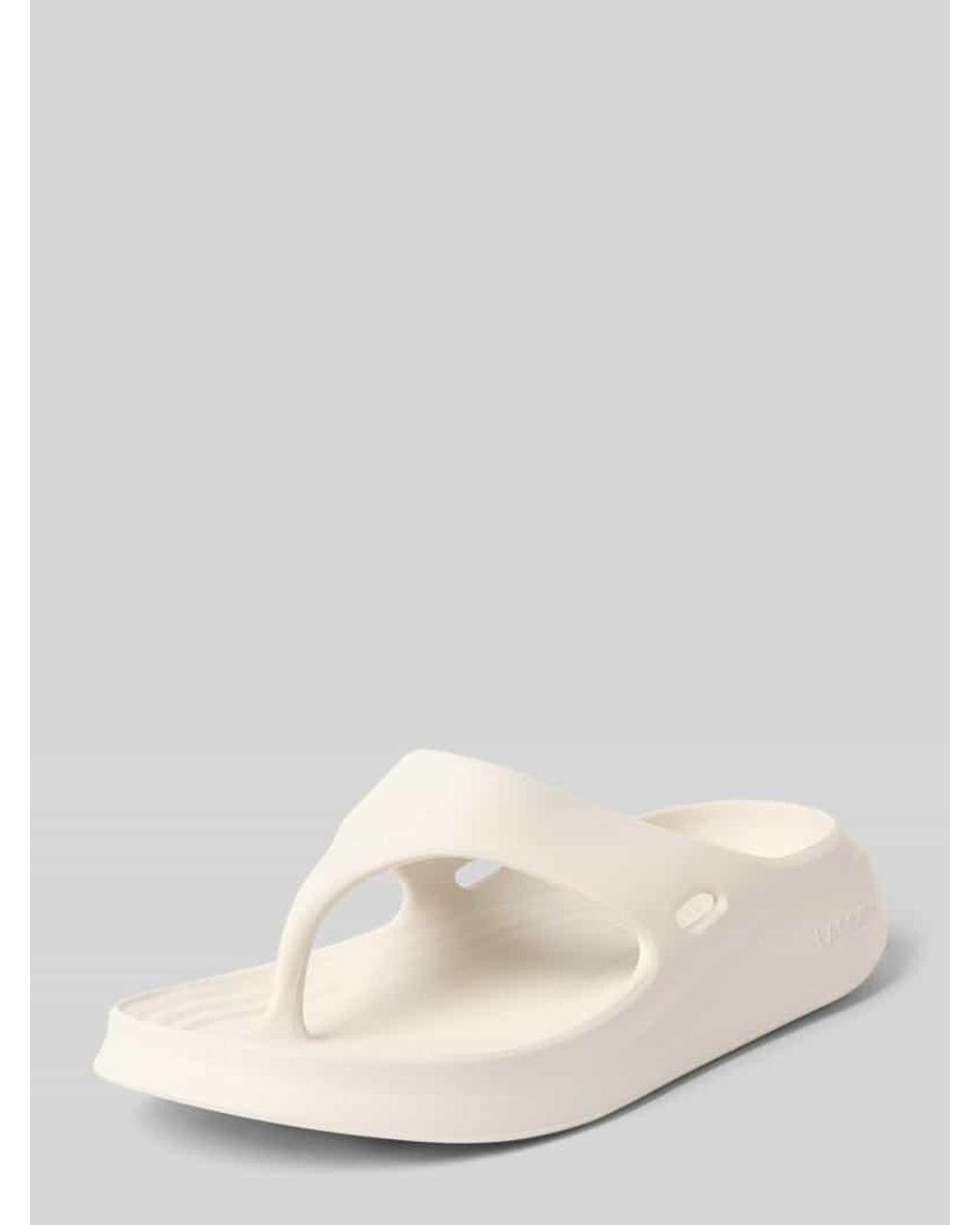 Lacoste Flip Flops mit Label-Prägung in Natural für Herren