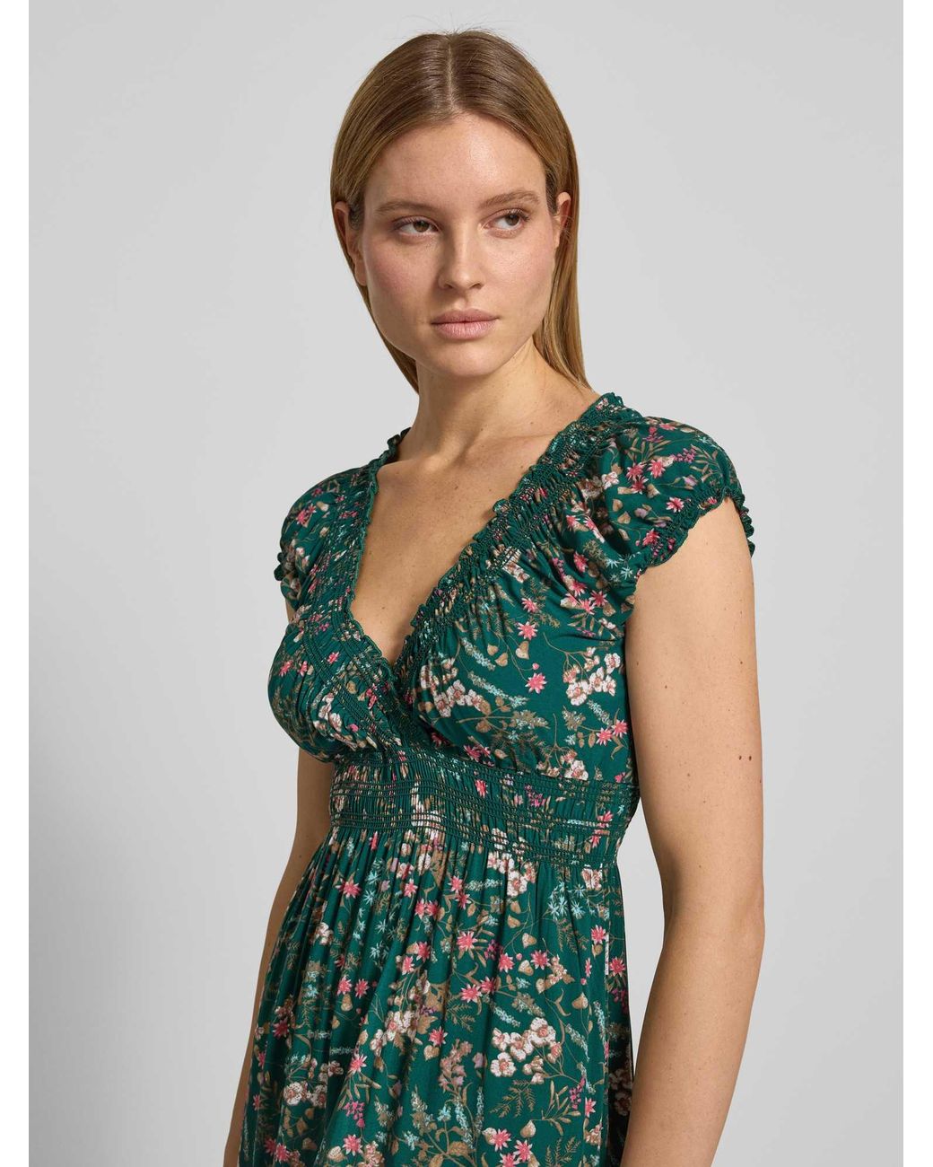Apricot Regular Fit Maxi-Jurk Van Pure Viscose Met V-Hals in het Green
