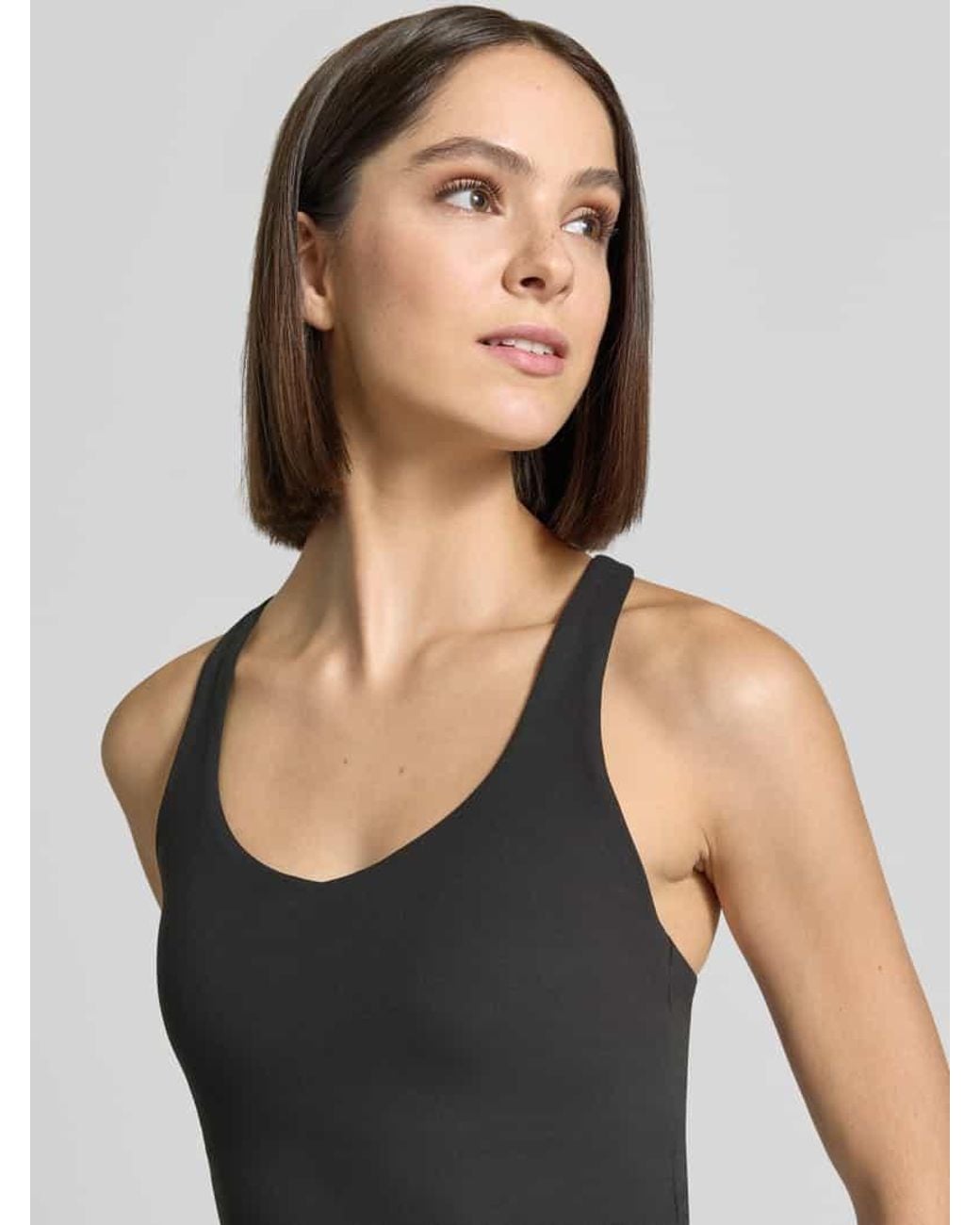 Fabletics Black Cropped Top mit integrierten Cups