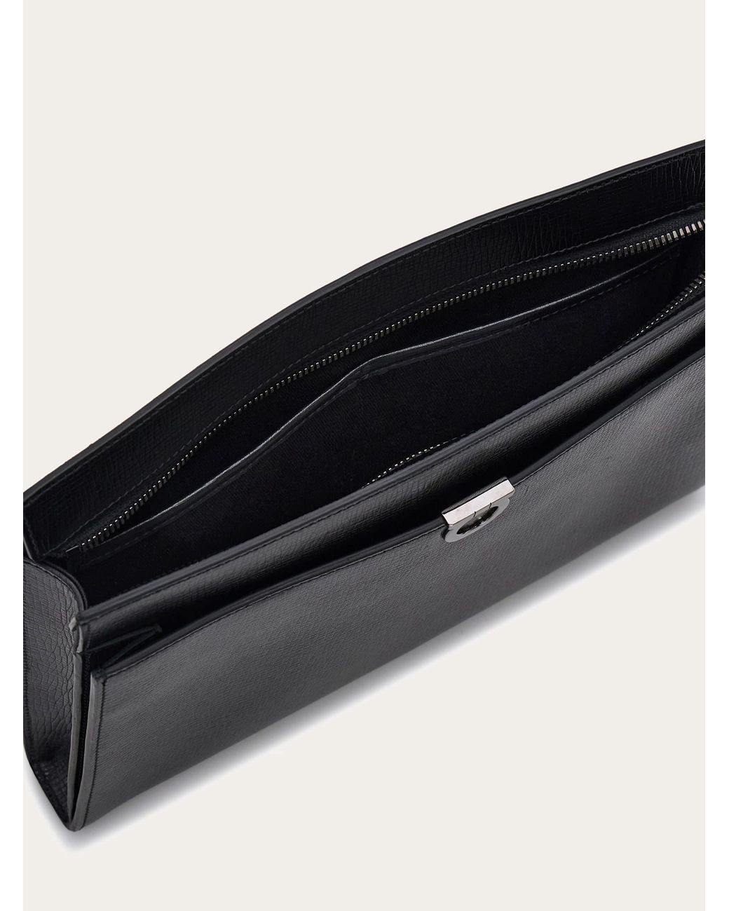 Uomo Pouch Gancini di Ferragamo in Black da Uomo