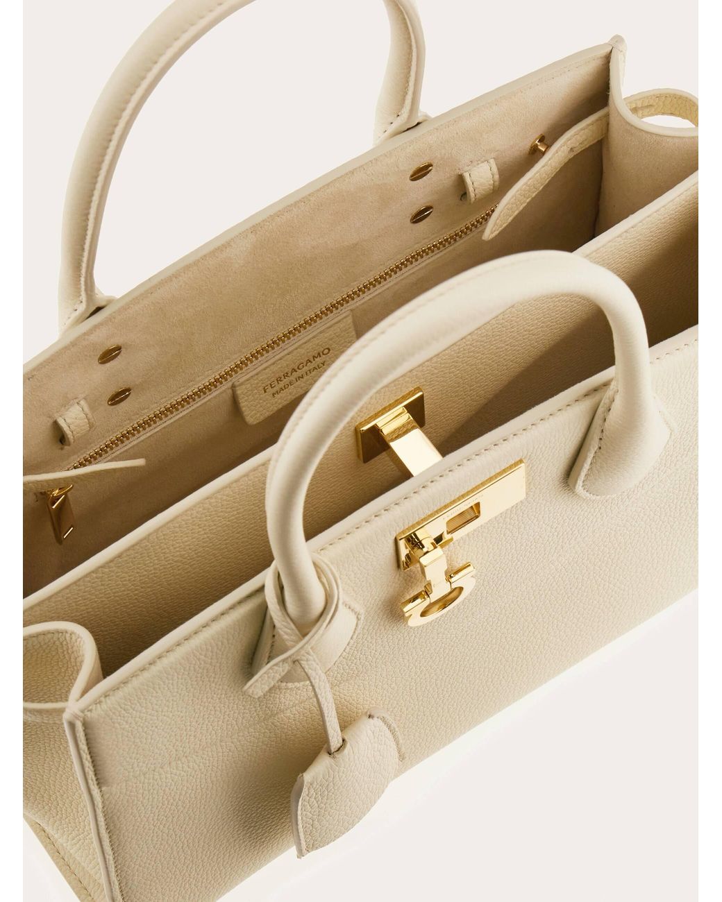 Donna New Studio Soft Bag (M) di Ferragamo in Natural
