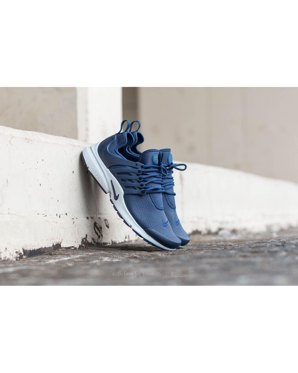 Nike Women's Blue W Air Presto Premium Midnight Navy