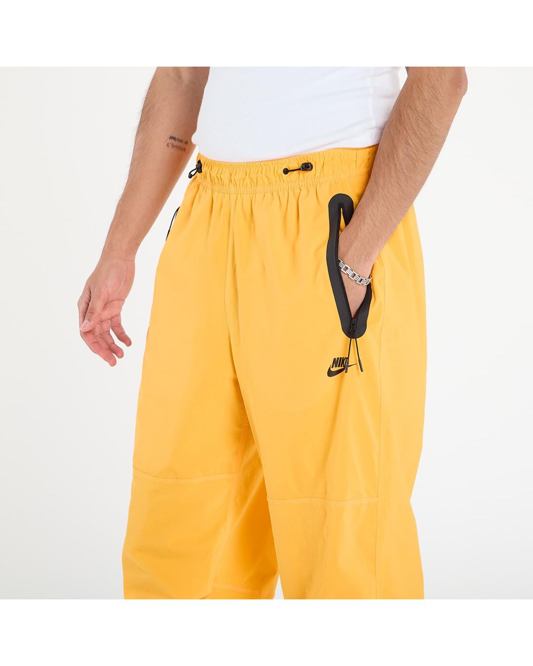 Nike Broeken Tech Woven Pants in het Yellow voor heren