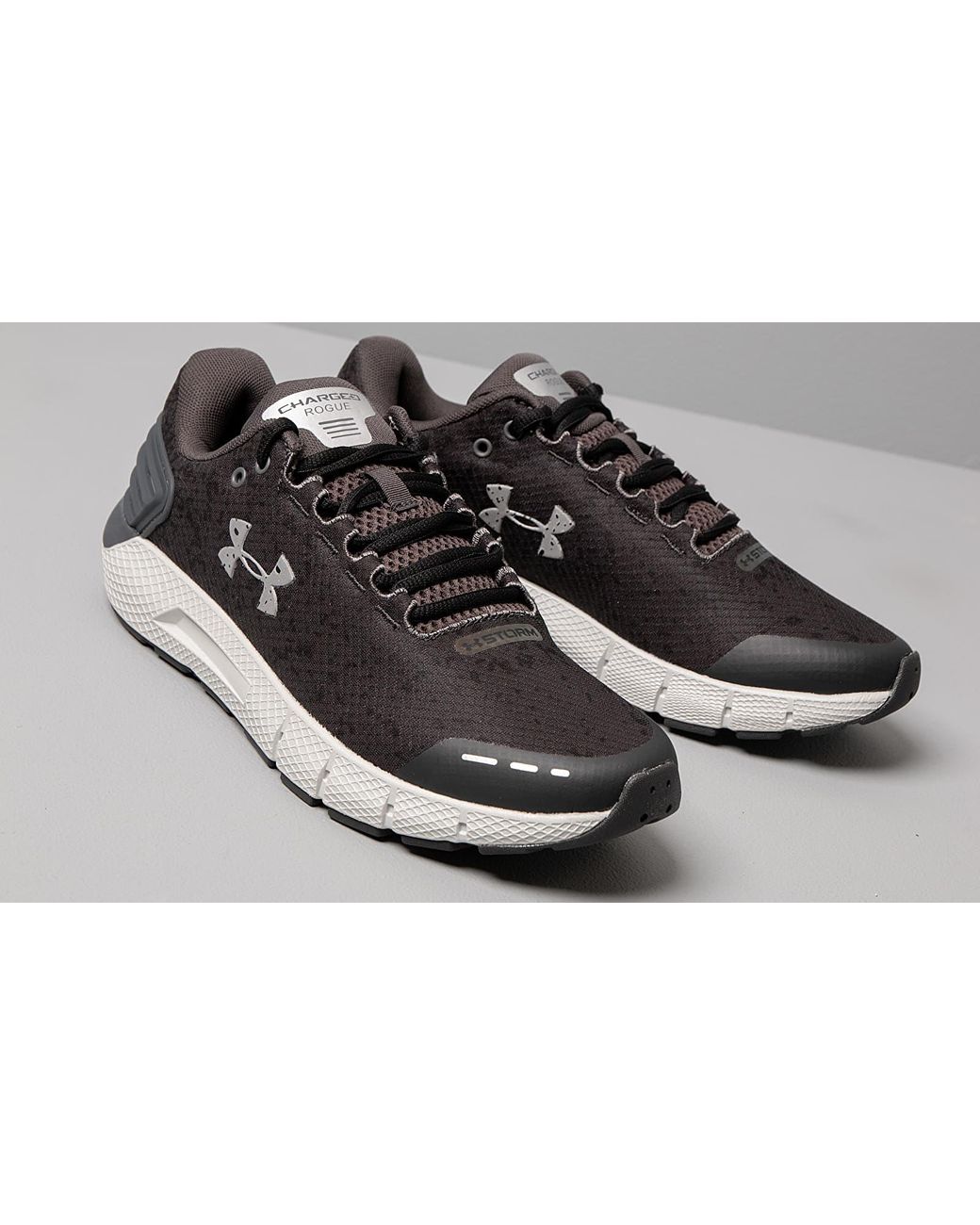 men's ua charged rogue storm running shoes