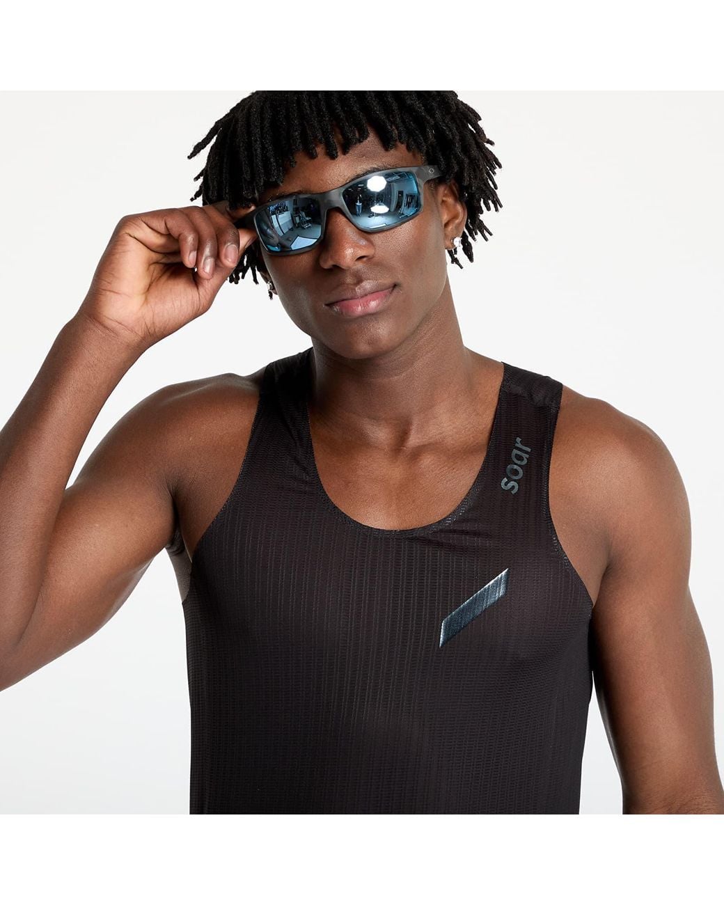 soar-running-Black-Vest-Soar-