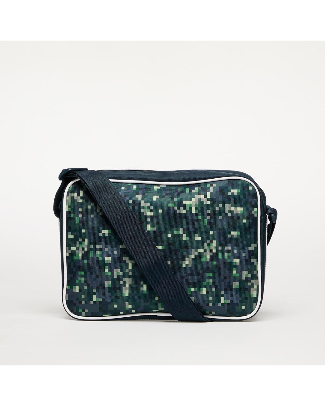 adidas x Minecraft★Classic Airliner Bag 人気コラボ 完売間近 adidas x Minecraft☆Classic Airliner Bag 人気コラボ 完売間近