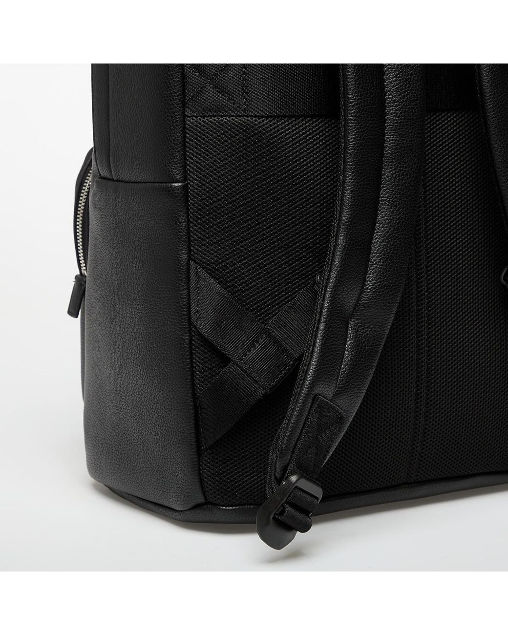 Zaino Raised Round Backpack di Calvin Klein in Black