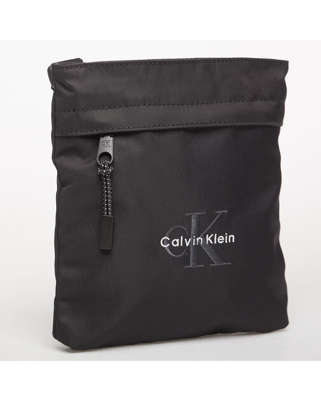 Borsa Bold Flatpack di Calvin Klein in Black