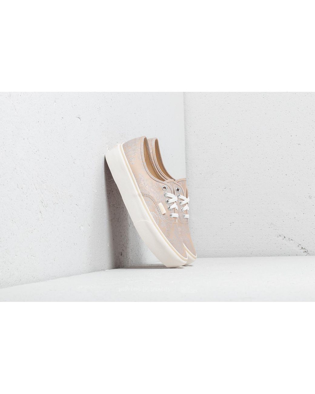 Vans nude shop slip on
