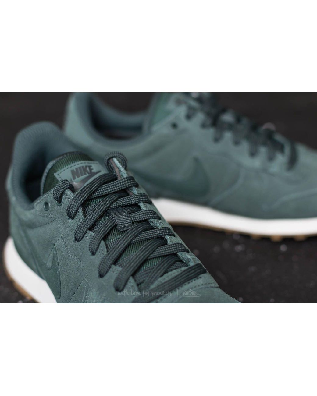 Nike internationalist se vintage green cheap