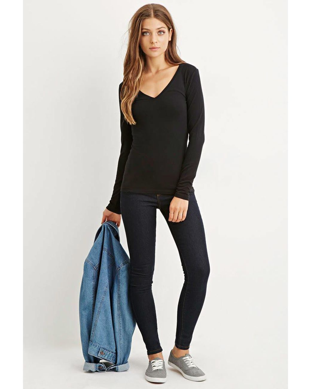 Cotton Long Sleeve V-neck Tee in Black 