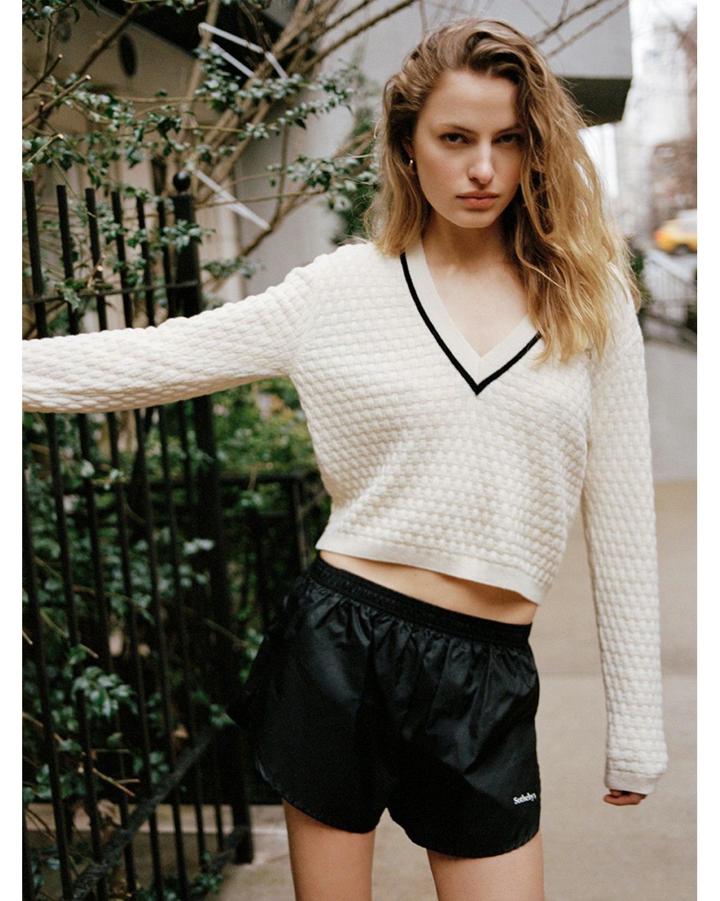 FRAME Natural Sotheby's V-neck Sweater