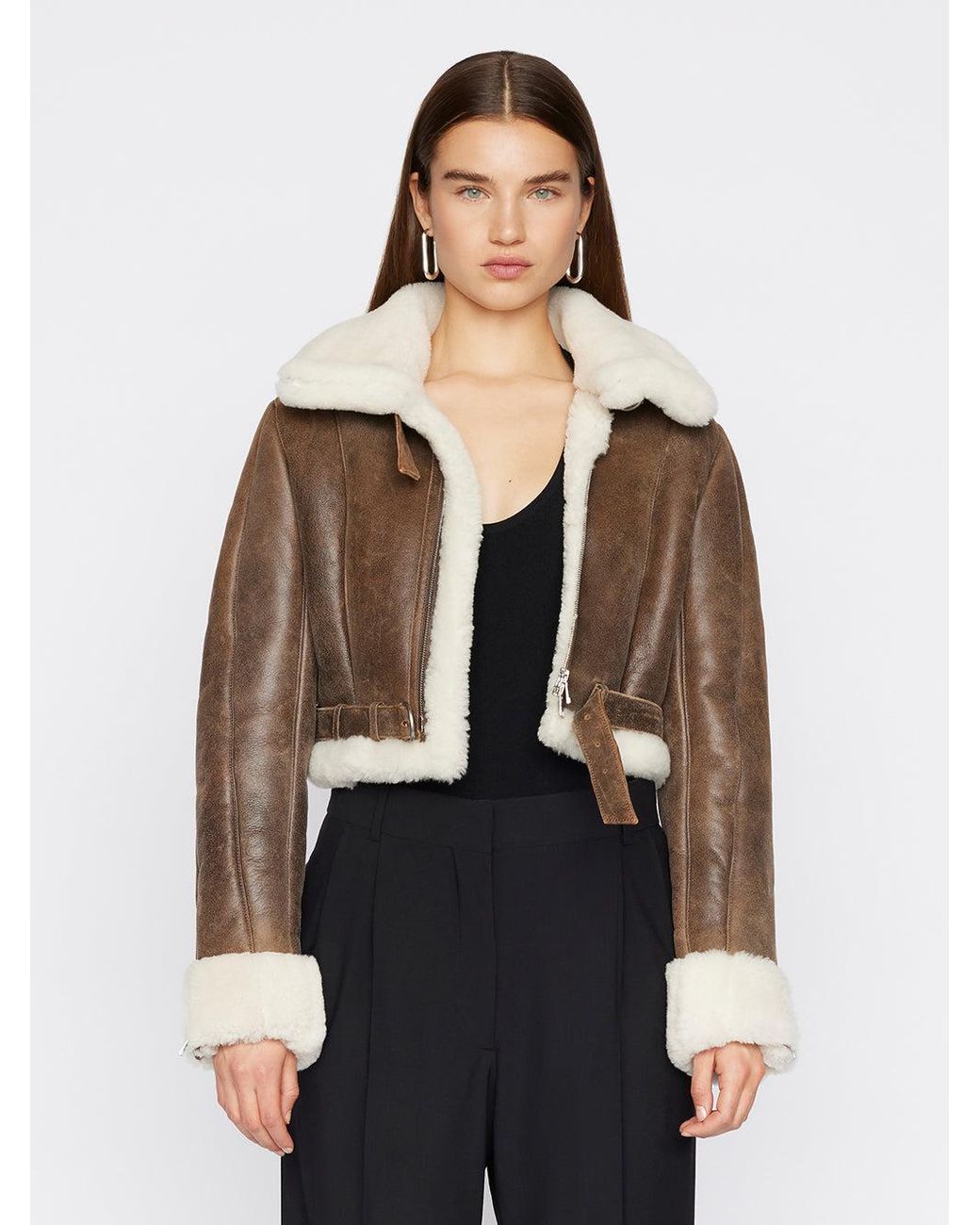FRAME Cropped Shearling Moto Jacket in Natural | Lyst