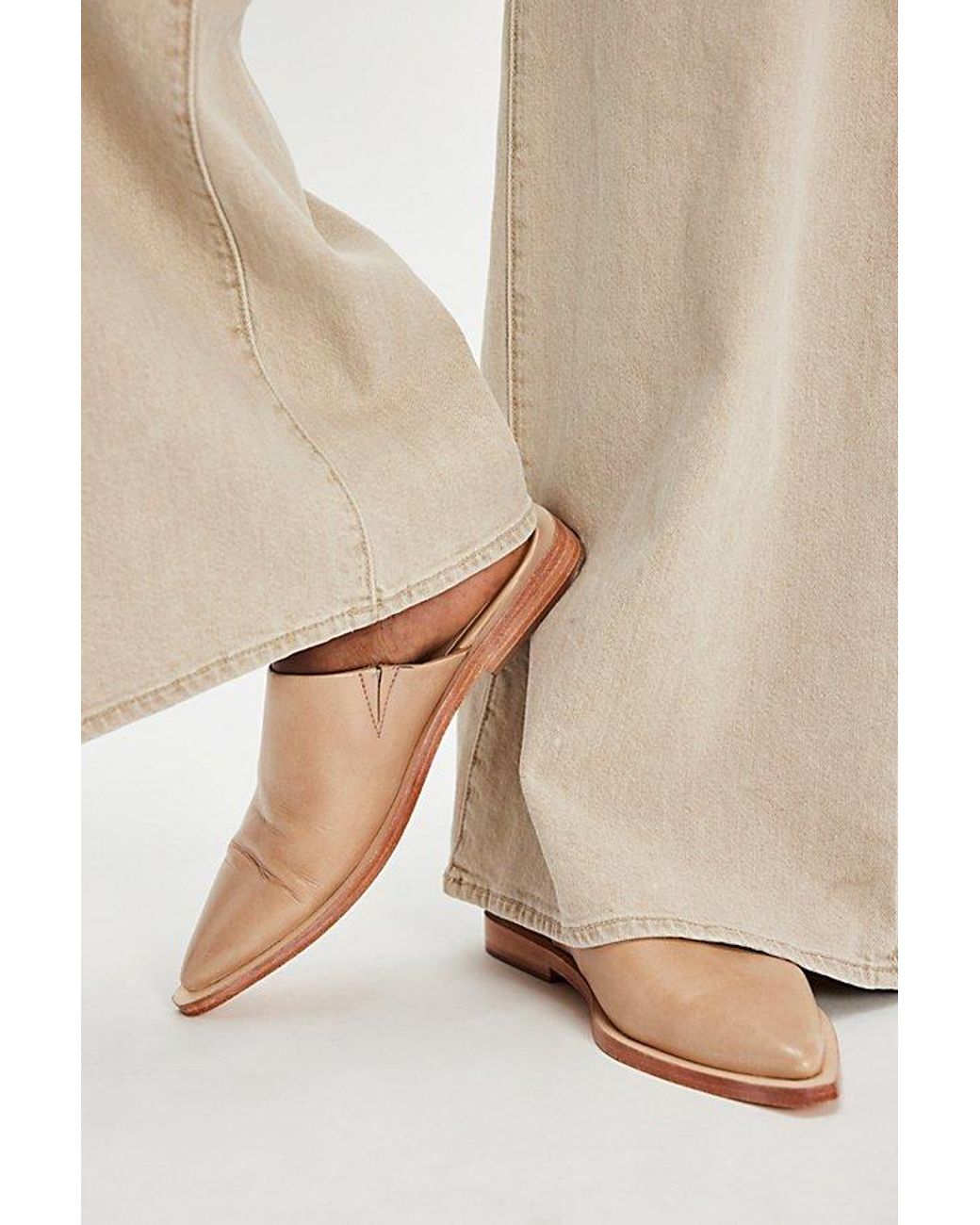 Free People Becky Mules in Natural | Lyst