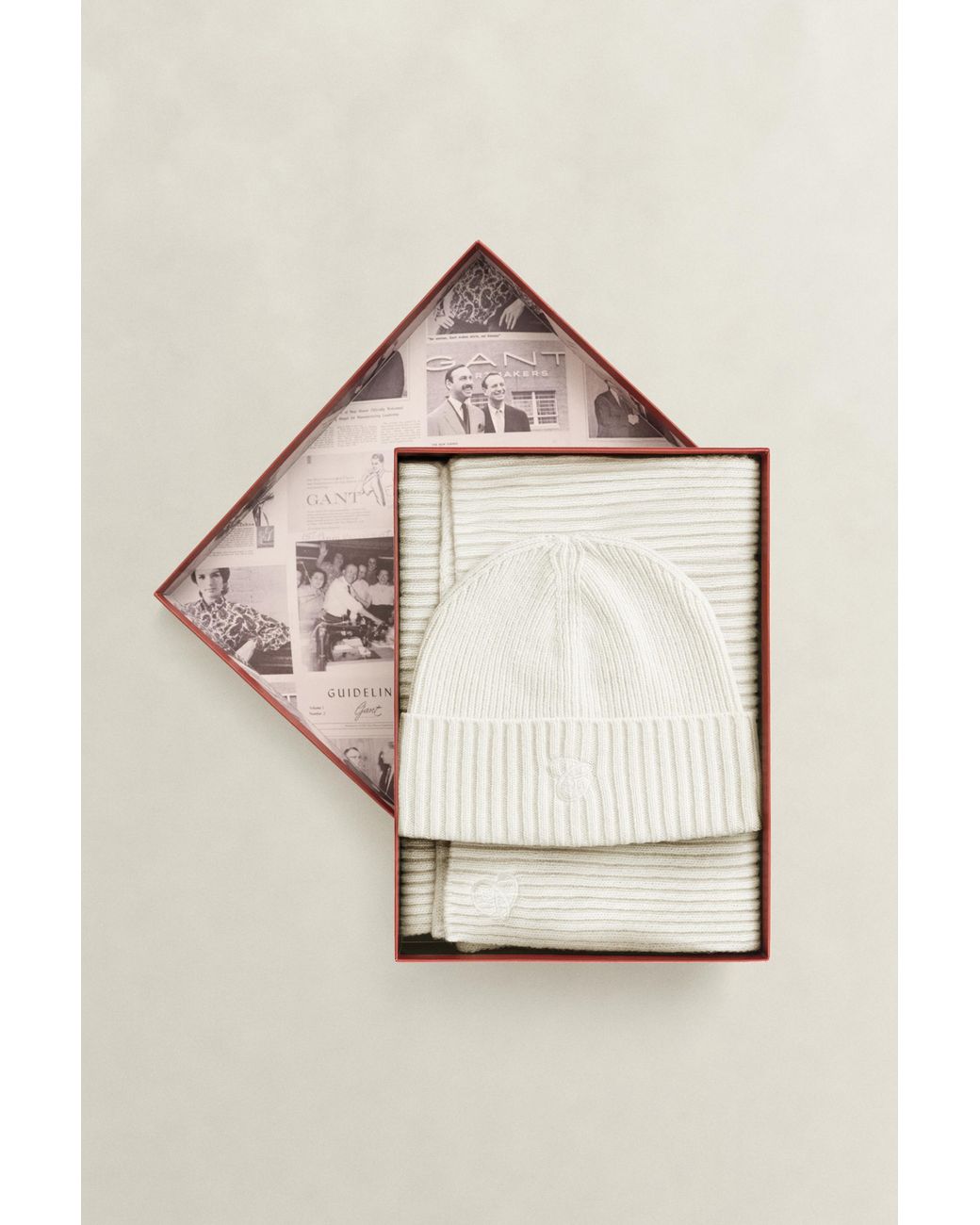 Gant Natural Embroidered Scarf & Beanie Gift Set Cream