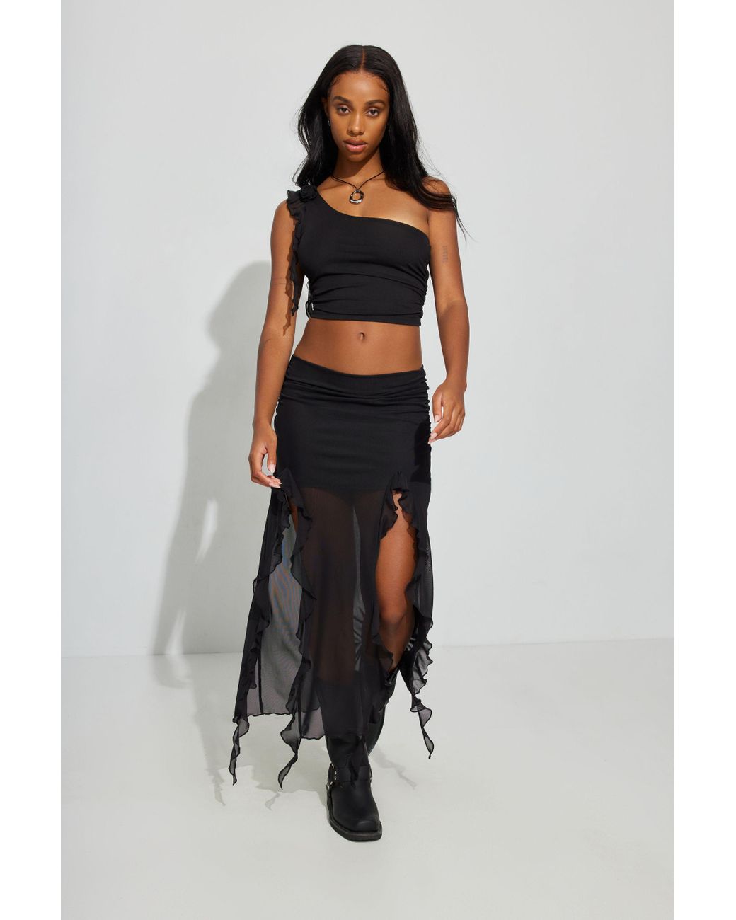 Black skirt ruffle top hot sale
