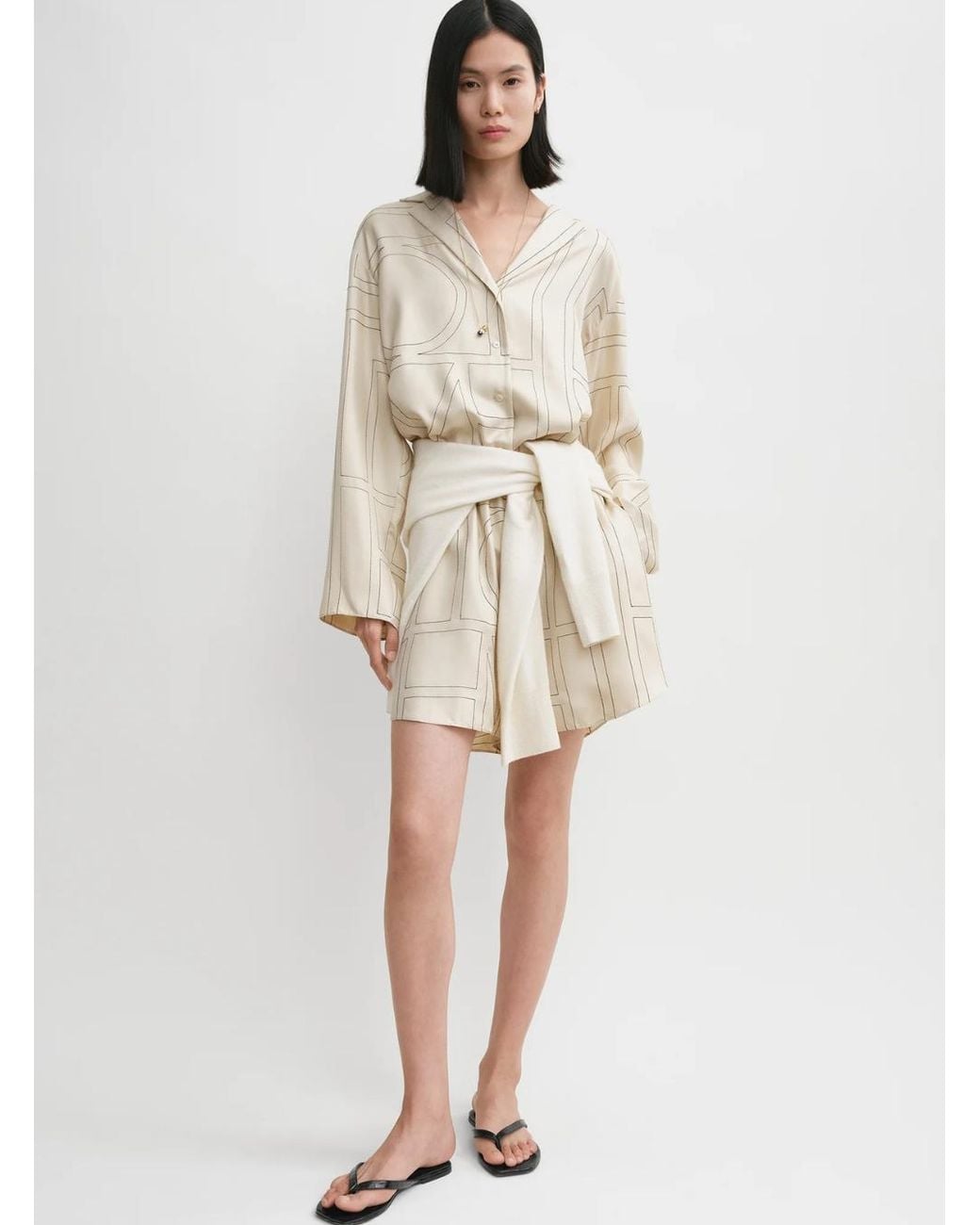 Totême  Natural Shorts With Geometric Logo Print