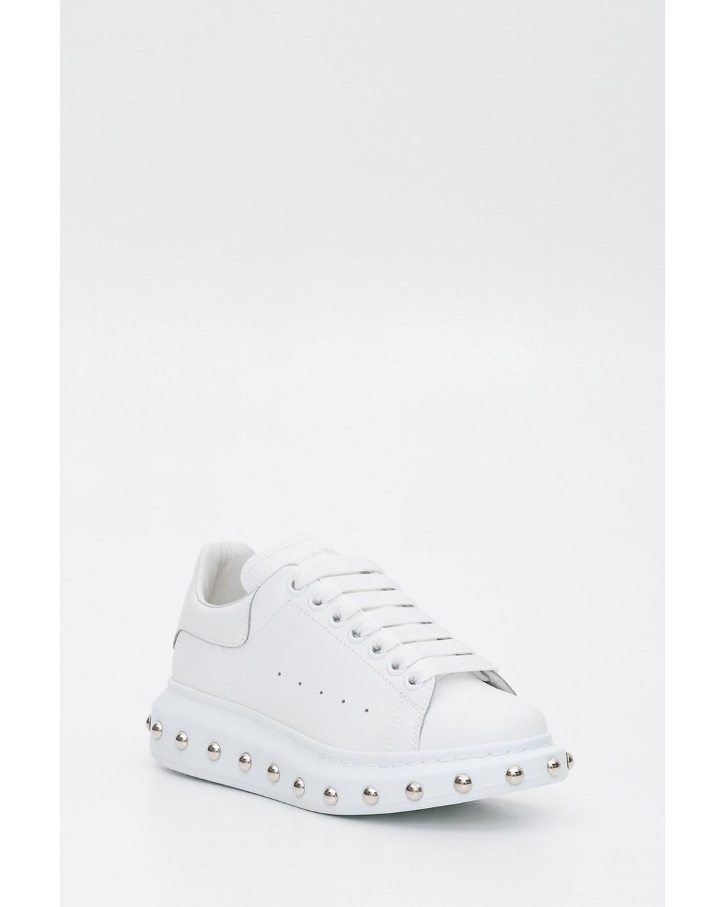Women's White Sneaker Oversize Sole Con Borchie Sulla Suola Women's White Sneaker Oversize Sole Con Borchie Sulla Suola