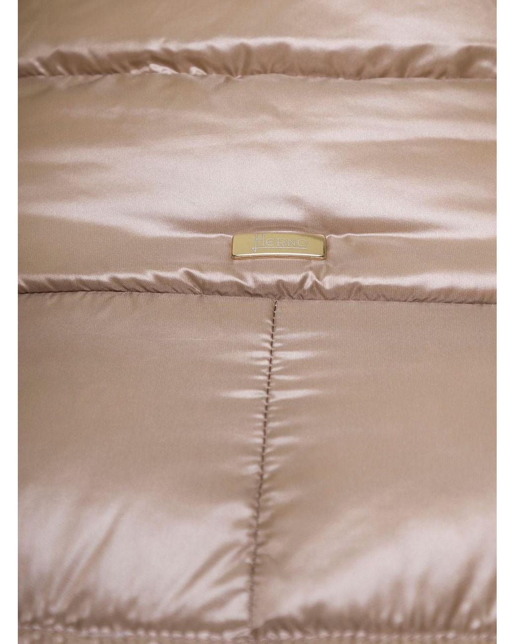Piumino lungo 'dora' con collo ad imbuto in nylon di Herno in Natural