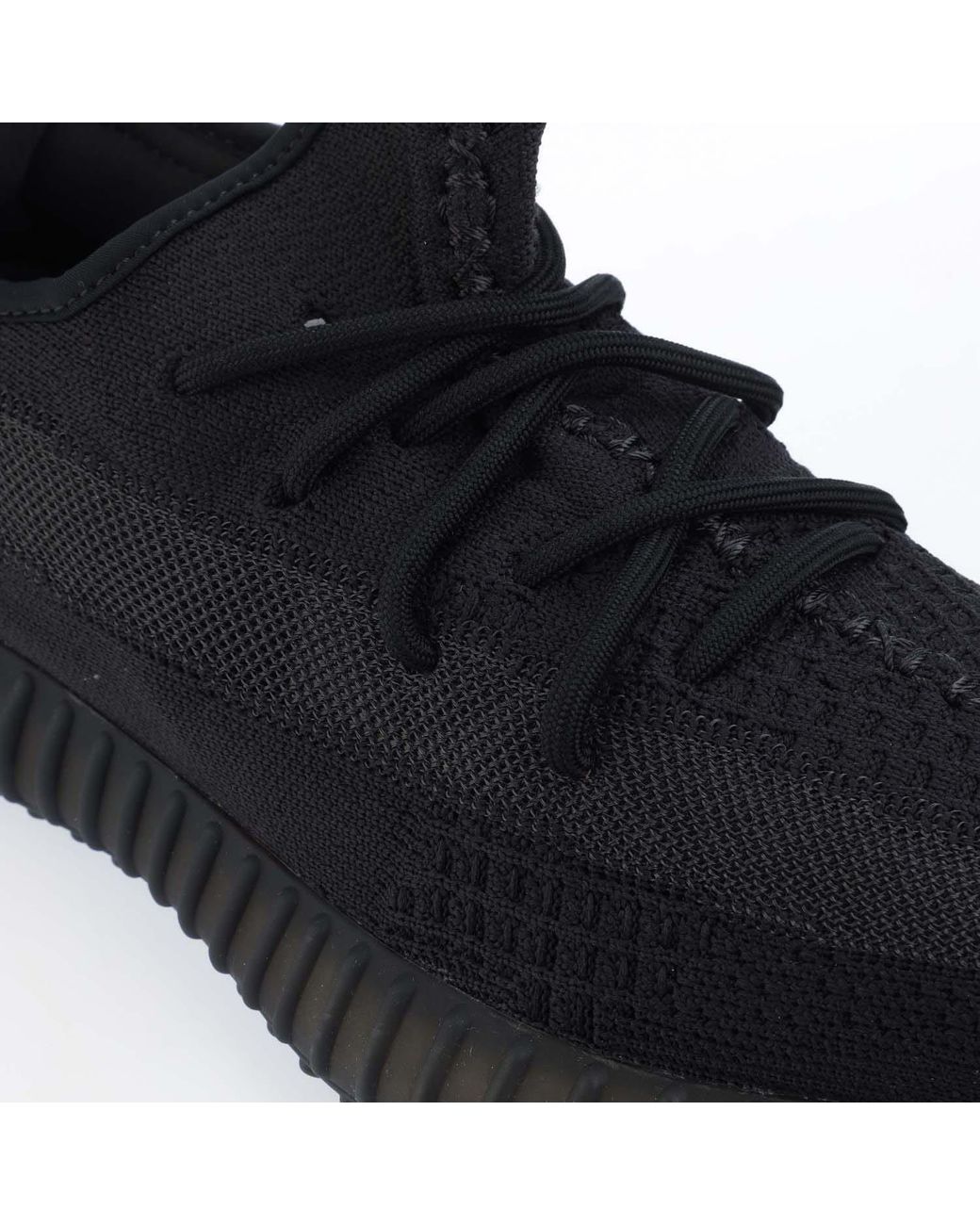 black yeezy trainers