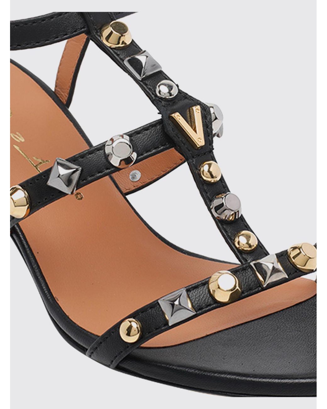 Via Roma 15 Natural Studded Leather T-Strap Sandals With Mid-Block Heel