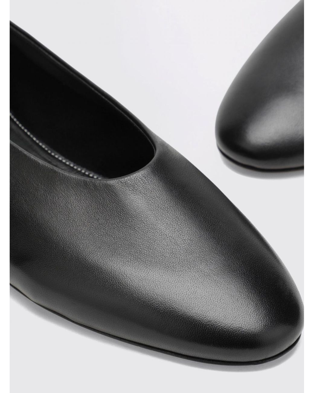 Totême White Smooth Leather Round-Toe Ballet Flats With Leather Sole