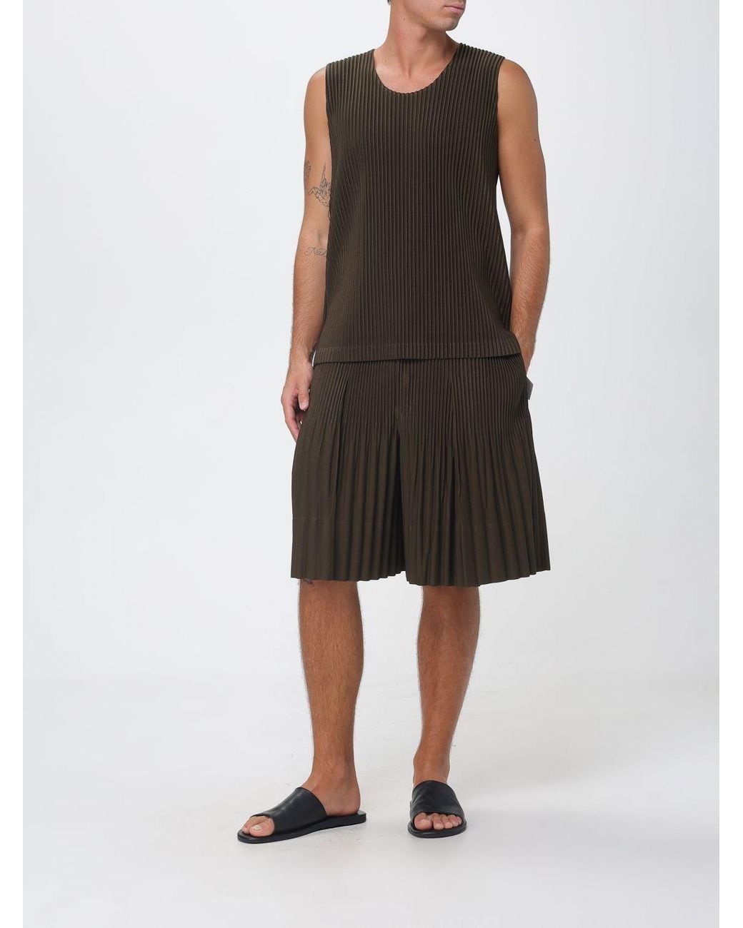 Homme Plissé Issey Miyake Black Homme Plissé Issey Miyake Knee-Length Pleated Shorts for men