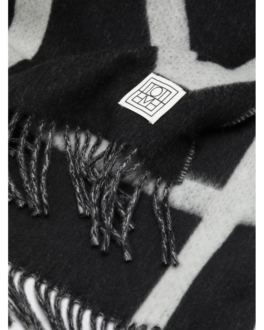 Totême  Black Virgin Wool Scarf With Contrasting Lettering Logo And Fringed Hem