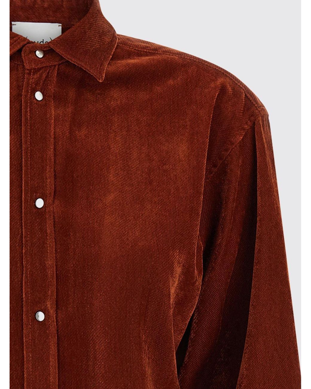 Nude Red Long-Sleeved Velvet Shirt With A Classic Collar And Button Closure