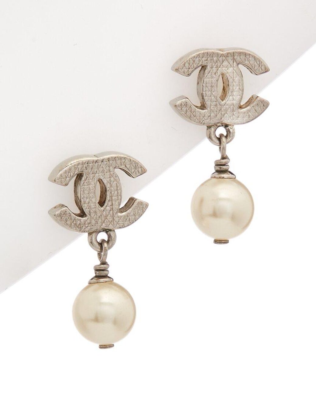 mål sokker mikroskop Chanel Silver-tone Cc Faux Pearl Drop Earrings in Metallic | Lyst