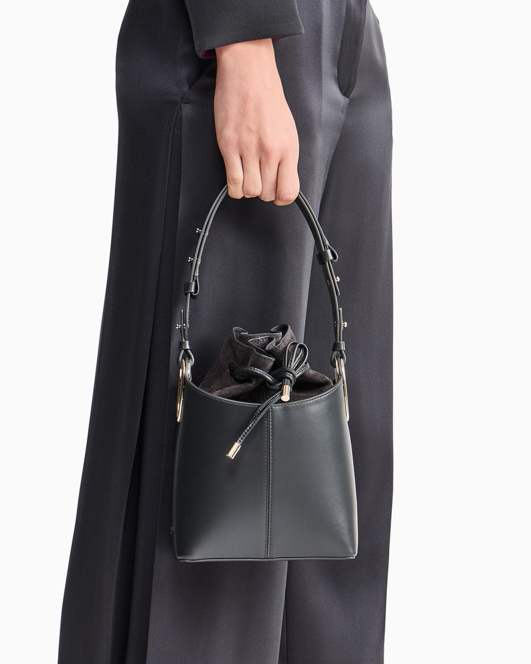 Borsa Secchiello di Giorgio Armani in Black