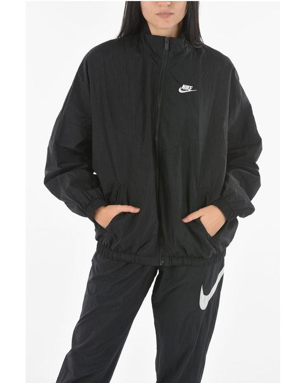 Nike 2 Pockets Oversized Windbreaker Jacket With Zip Closure in Black Lyst UK