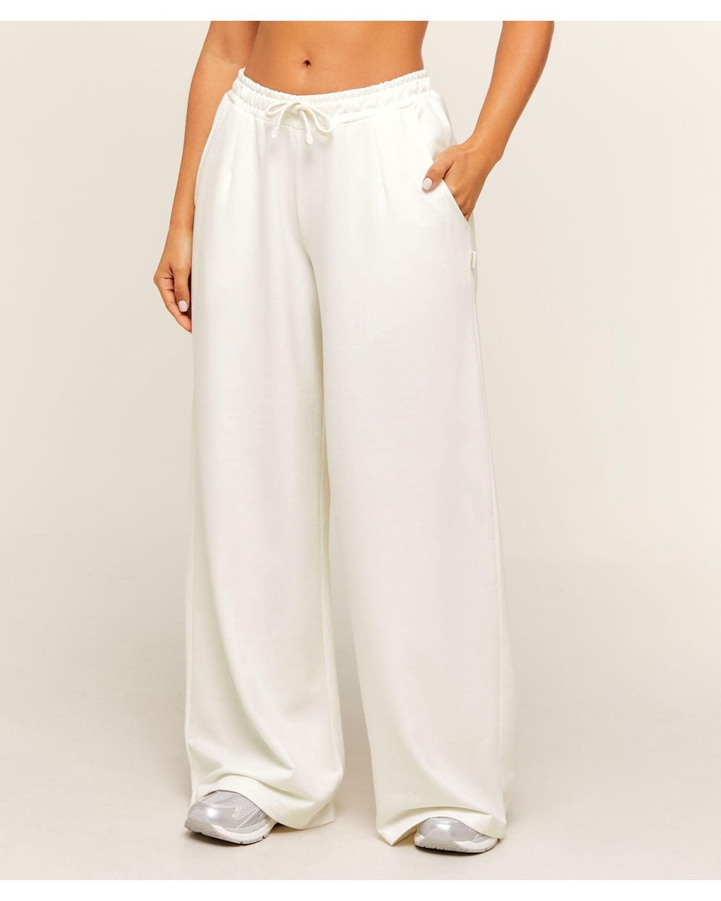 GYMSHARK White Lightweight Wide Leg Pant Short
