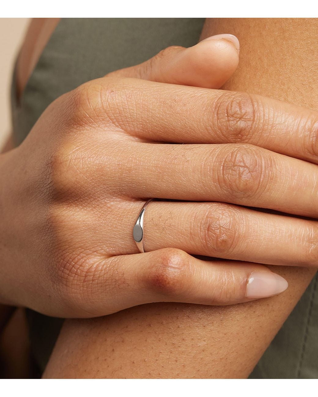 Astrid & Miyu White Signet Ring