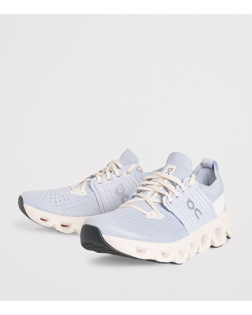 On Shoes White Cloudswift 4 Trainers