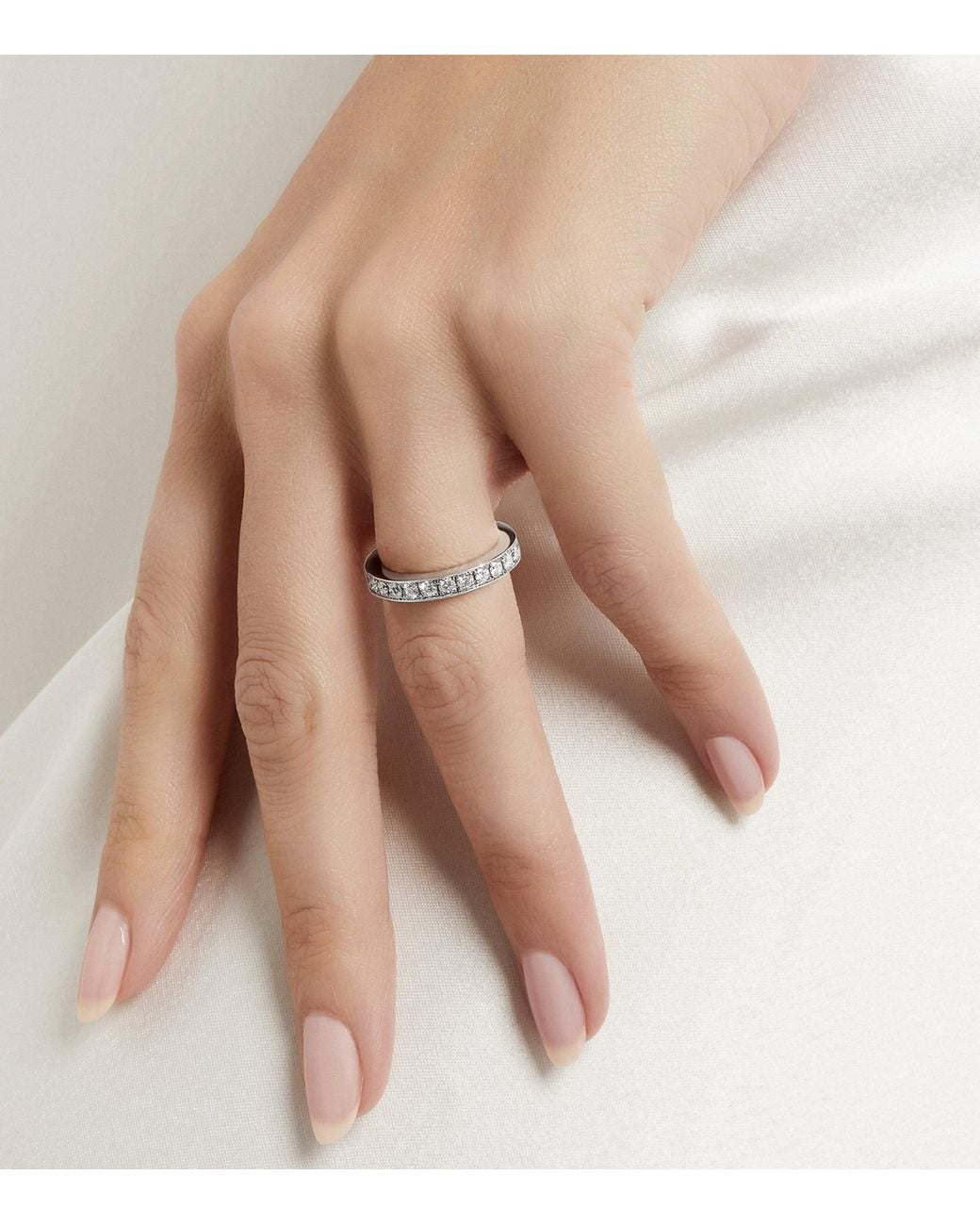 Graff White And Diamond Classic Wedding Ring