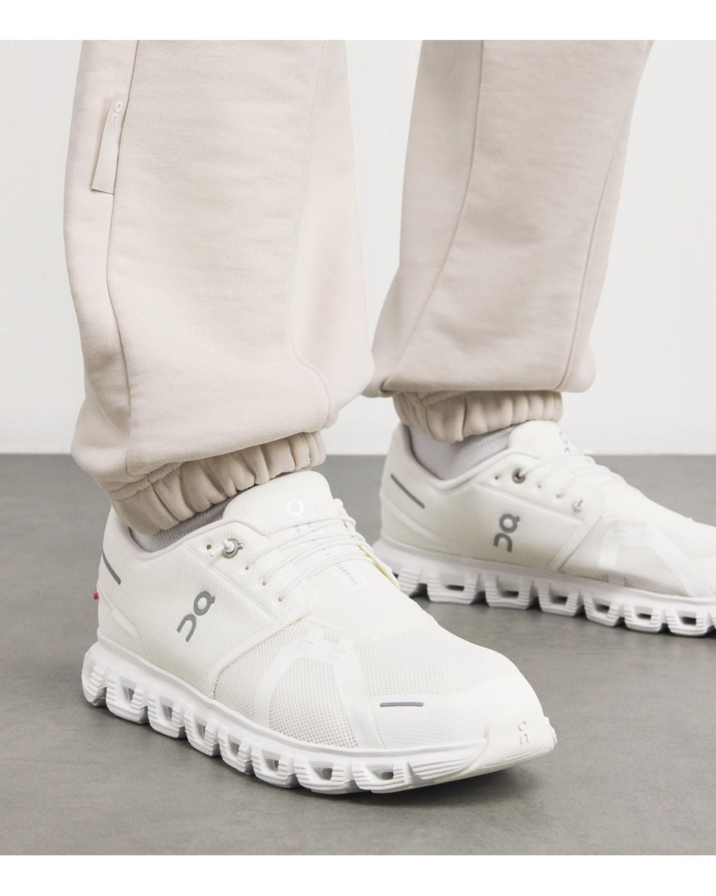 On Shoes White Cloud 6 Trainers for men