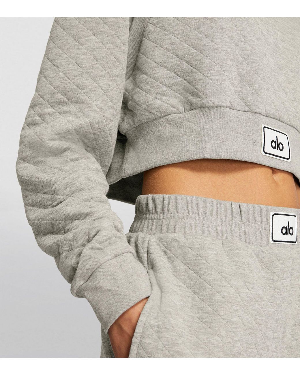 パーカー alo yoga Quilted Cropped Hoodie &amp;short Alo Yoga Cropped Quilted Arena Hoodie in Gray | Lyst
