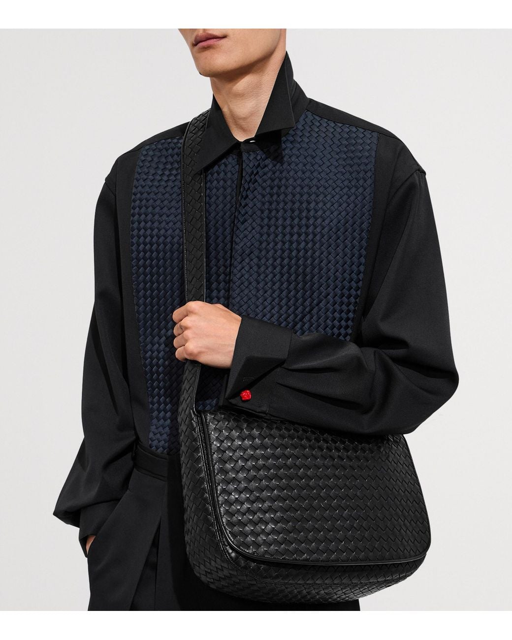 Bottega Veneta Black Large Leather Veneto Messenger Bag