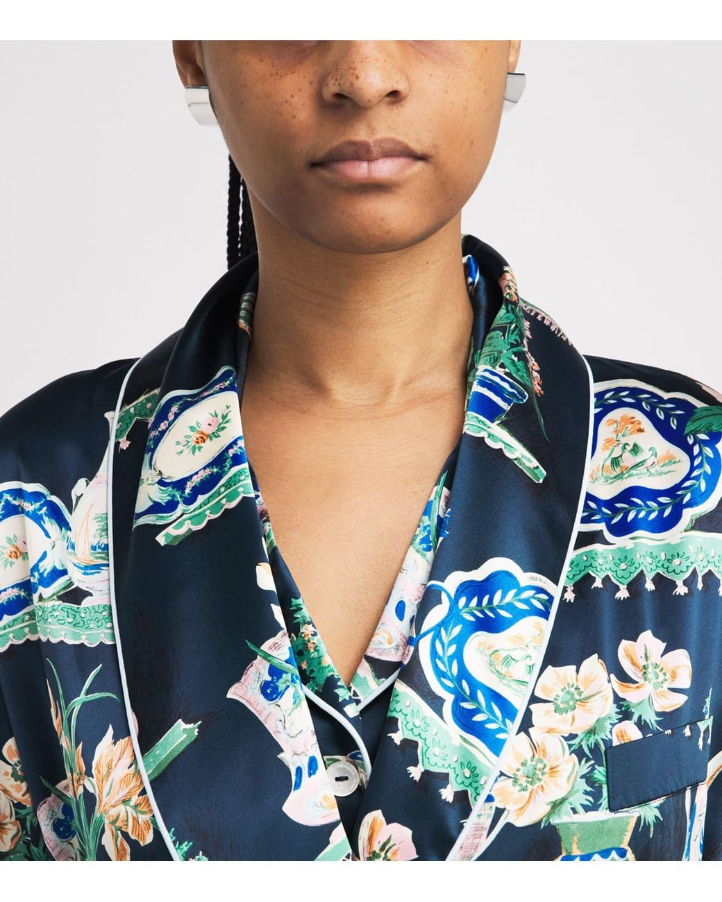 Olivia Von Halle Silk Pottery Print Capability Robe in Blue | Lyst